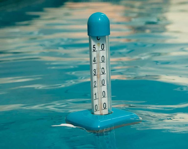 Panneau solaire ou pompe à chaleur piscine