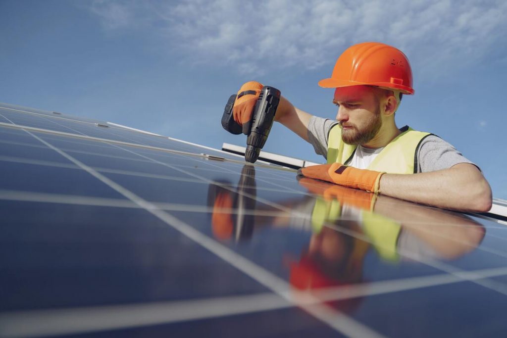 travaux installation panneaux solaires