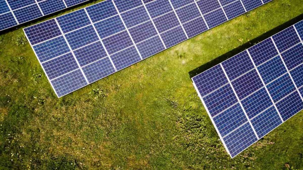 panneaux solaires production energie renouvelable