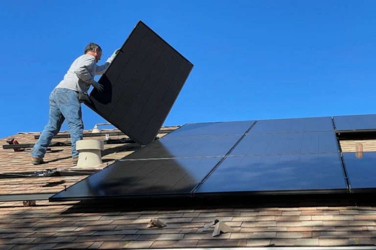 Installation de panneaux solaires en toiture à Agen
