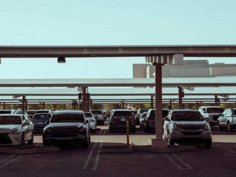 ombriere photovoltaïque parking entreprise obligatoire