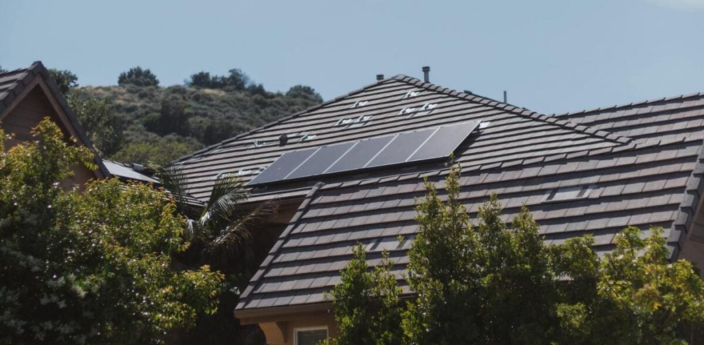 Panneau solaire photovoltaïque en toiture