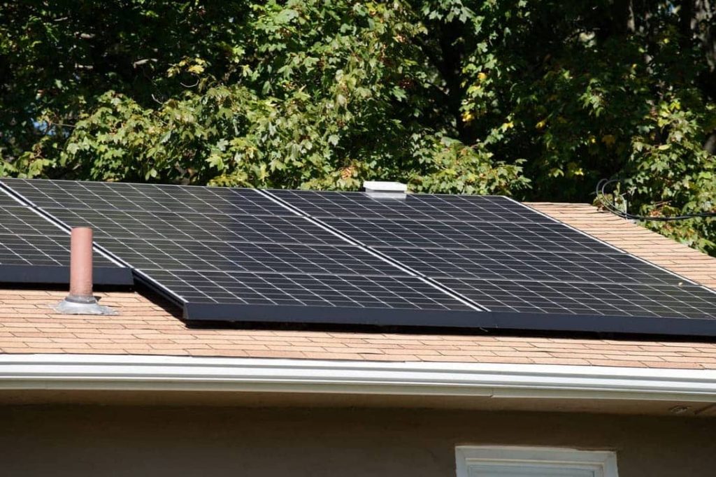 Installation panneaux solaires photovoltaïques en toiture