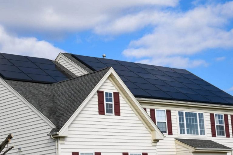 Panneaux solaires et pompe à chaleur