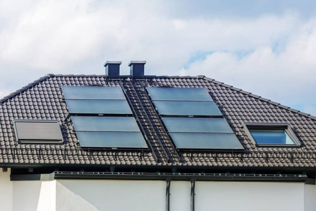 Installer des panneaux solaires sunpower en toiture