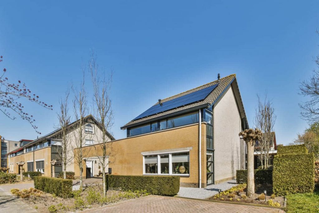 maison solaire passive panneaux