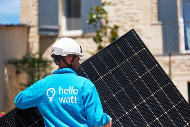 Installation de panneaux solaires photovoltaïques Hello Watt