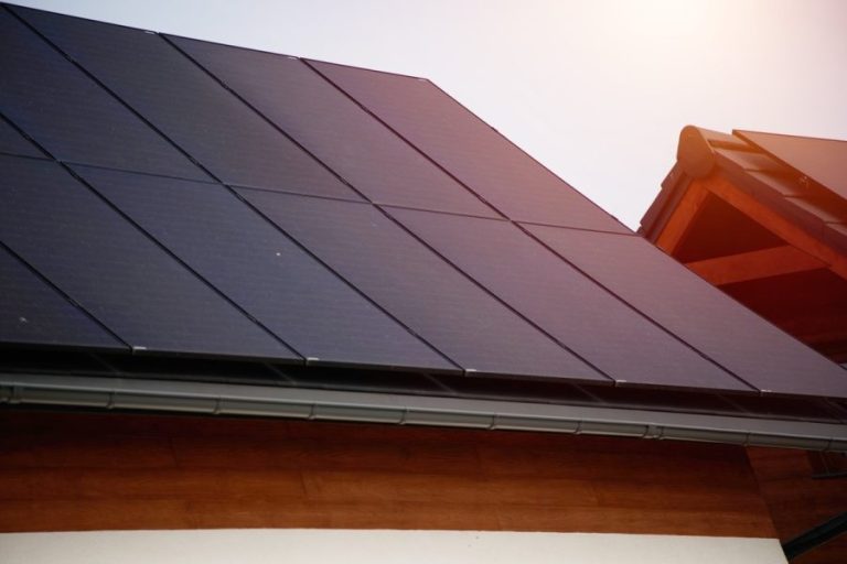 installation panneau solaire full black