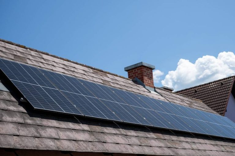 Panneaux solaires photovoltaïques PERC installés par Hello Watt